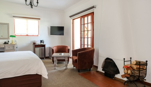 Double & 2 Single Beds Interleading Room