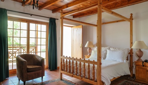 Double & 2 Single Beds Open Plan Room