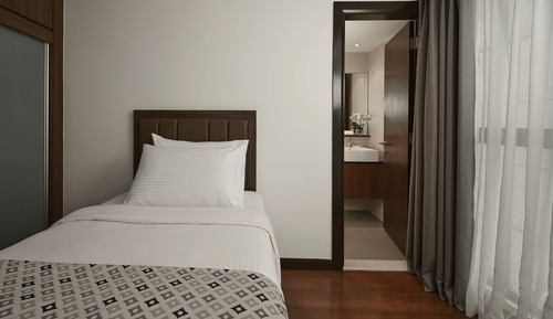 Apartamento ejecutivo, 3 habitaciones, cocina, vistas a la montaña