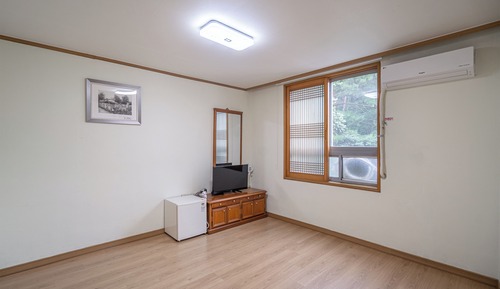 R02) Ondol Room for 3 people (No Kitchenette)