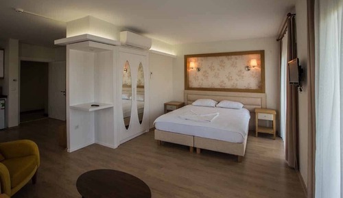Habitación triple, vistas a la montaña