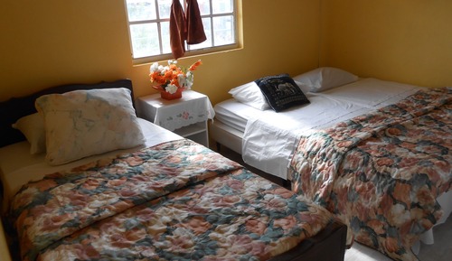 Dormitorio compartido, solo para mujeres, baño compartido (Single Bed per person)