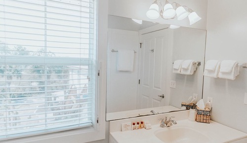 Habitación estándar doble, 1 cama de matrimonio grande, baño privado (Clam Shell)