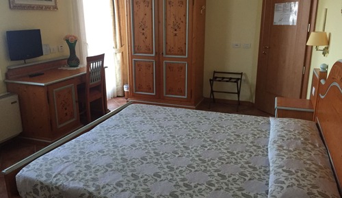 Habitación Confort con 1 cama doble o 2 individuales