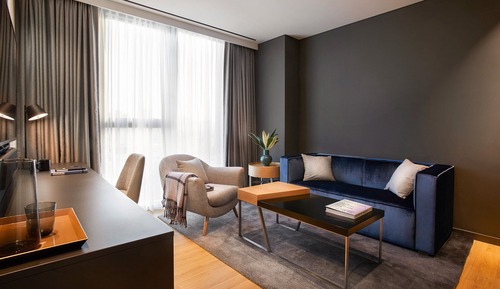 CORNER SUITE