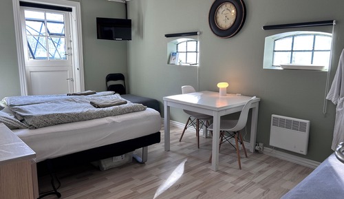 Habitación estándar doble, 1 cama de matrimonio con sofá cama, baño compartido, planta baja