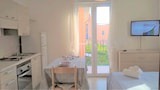 Studio, Balcony