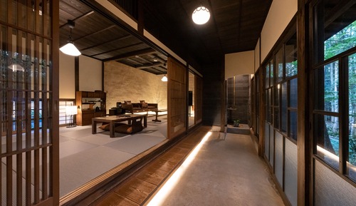 Habitación superior, baño privado, en edificio anexo (Utoan)