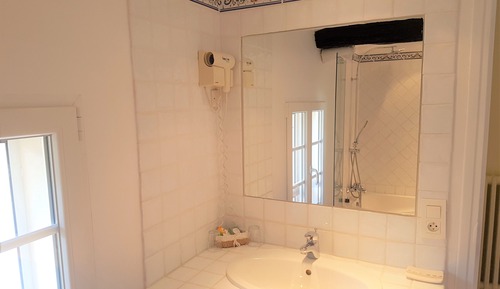 Habitación con 1 cama doble o 2 individuales, baño privado ( La chambre des Jasmins)