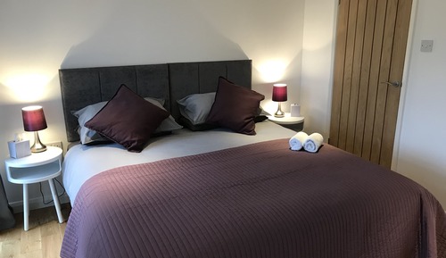 Habitación con 1 cama doble o 2 individuales, baño privado
