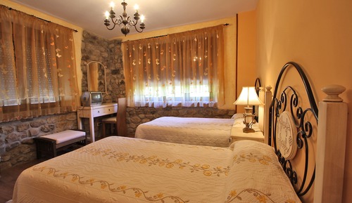 Habitación con 1 cama doble o 2 individuales, 1 cama doble o 2 individuales