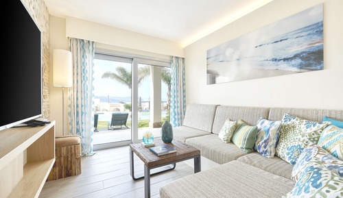 Suite (Laguna- Family area)