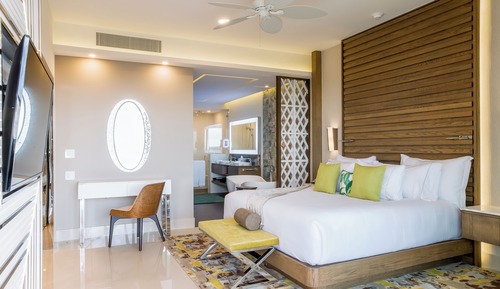 One Bedroom Swim Up