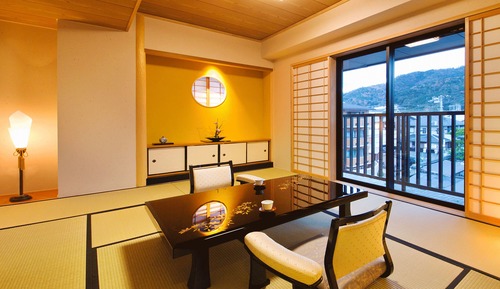 Habitación básica con 2 camas individuales
