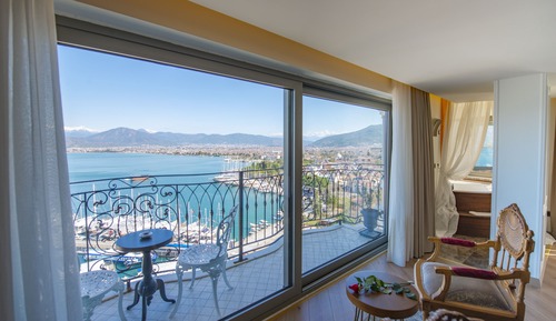 Deluxe Room with Hot Tub and Sea View