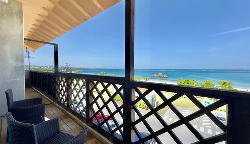 Apartamento superior, vistas al mar, frente a la playa