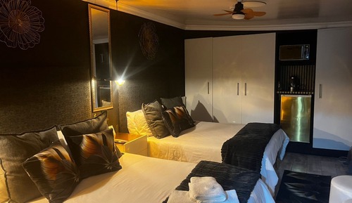 Suite estudio de lujo, varias camas, microondas, vistas al jardín