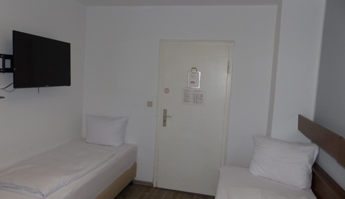 Habitación triple, baño compartido (Economy Plus)
