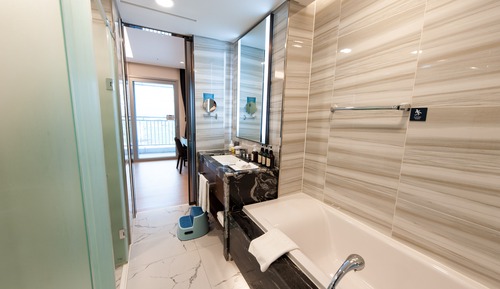 Grand Bleu Suite Kids, Partial Ocean & Mountain view (Executive Lounge for 4 people)