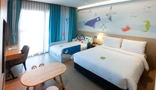 Habitación superior con 2 camas individuales (Kids / Randomly Assigned)