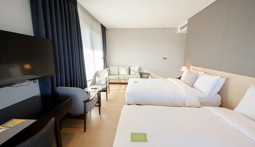 Corner Suite Twin Room, Ocean View (Executive Lounge for 4 people)