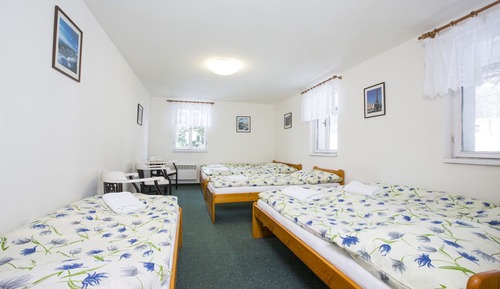 Habitación familiar, baño privado (6 Adults + Extra Bed)