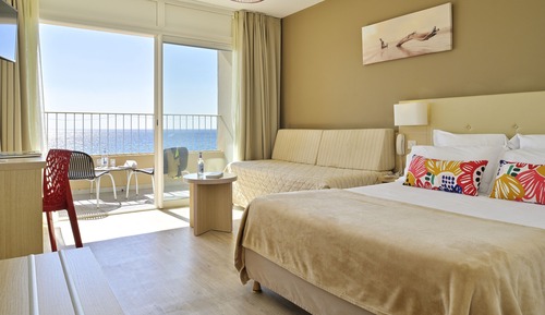 Habitación, balcón, vistas al mar