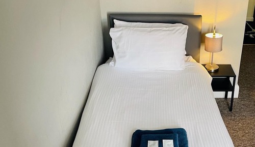 Habitación individual económica, baño privado