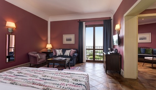 Suite junior, 2 baños, vistas parciales al mar