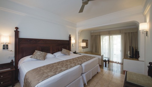 Suite junior, vistas parciales al mar (C)