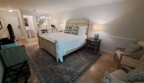  King Room 211 
