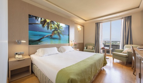 Habitación superior, balcón, vistas al jardín