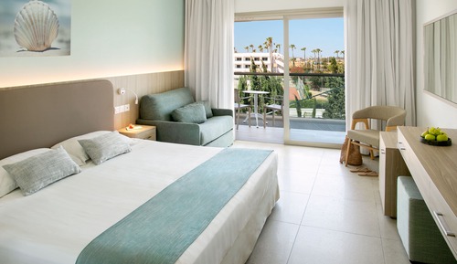Habitación estándar con 1 cama doble o 2 individuales, vistas parciales al mar