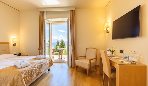 Classic with lake view