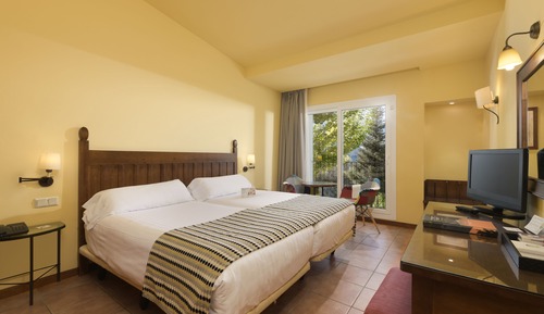 Habitación doble, vistas a la montaña (1 adult + 2 children)