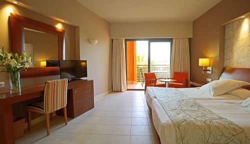 Habitacion doble con vistas al campo de golf/piscina