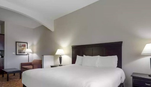 Suite, 1 cama de matrimonio grande, bañera accesible (Communications, Accessible Tub)