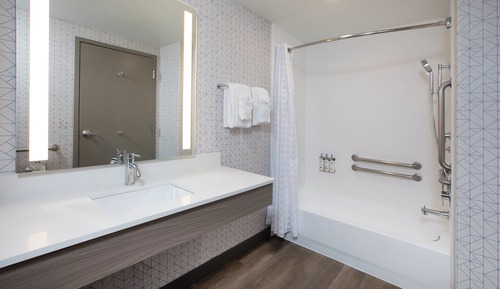 Habitación estándar, 1 cama de matrimonio grande, bañera accesible (Mobility)