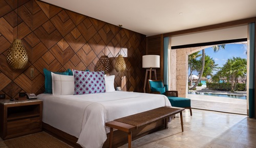 Preferred Club Ocean Front Swim Out Governor Suite