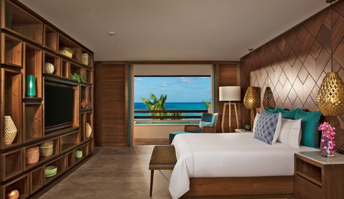 Preferred Club Honeymoon Suite