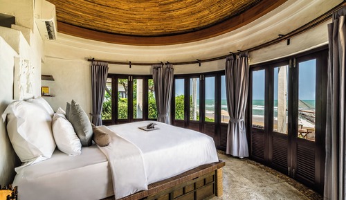 Beachfront Pool Suite