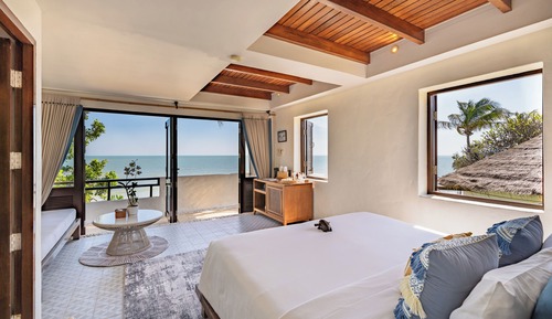 Beachfront Rooftop Suite