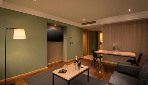 Suite ejecutiva, 1 habitación, vistas a la ciudad, en una planta alta