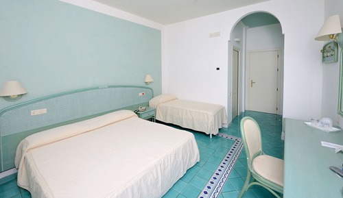 Habitación triple panorámica, balcón, vistas al mar