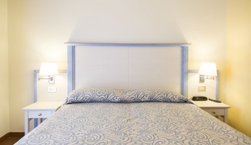 Habitación estándar con 1 cama doble o 2 individuales, vistas al mar
