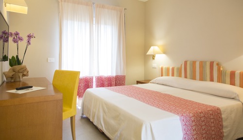 Habitación superior con 1 cama doble o 2 individuales