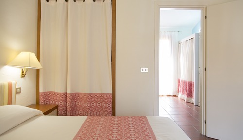 Habitación Confort, junto a la piscina