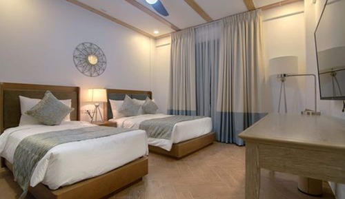 Habitación superior con 1 cama doble o 2 individuales, 2 camas dobles, vistas a la montaña