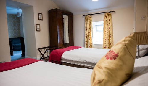Habitación cuádruple, baño privado (Family ensuite Courtyard)