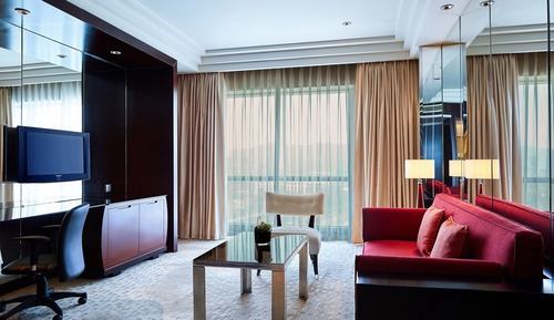 Suite, 1 cama de matrimonio grande, vistas a la ciudad